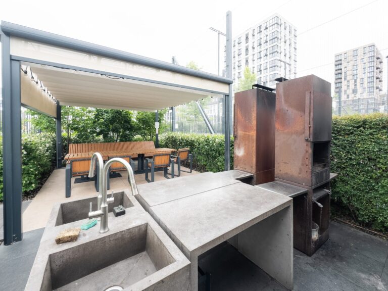 Which Appliances Should I Include in My Outdoor Kitchen? A Must-Have Guide