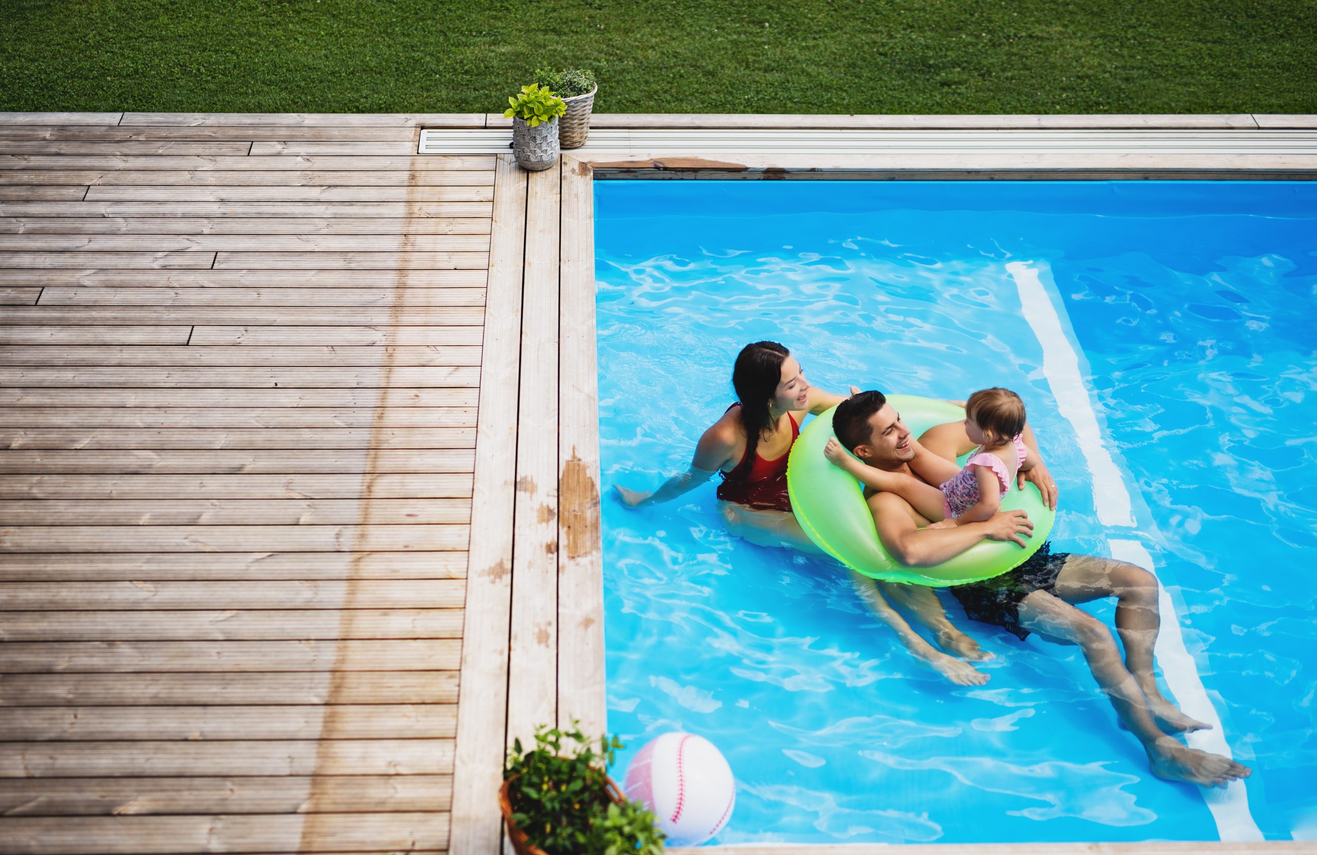 What’s the Best Fix for a Leaking Pool Wall? | Sealing Solutions That Last