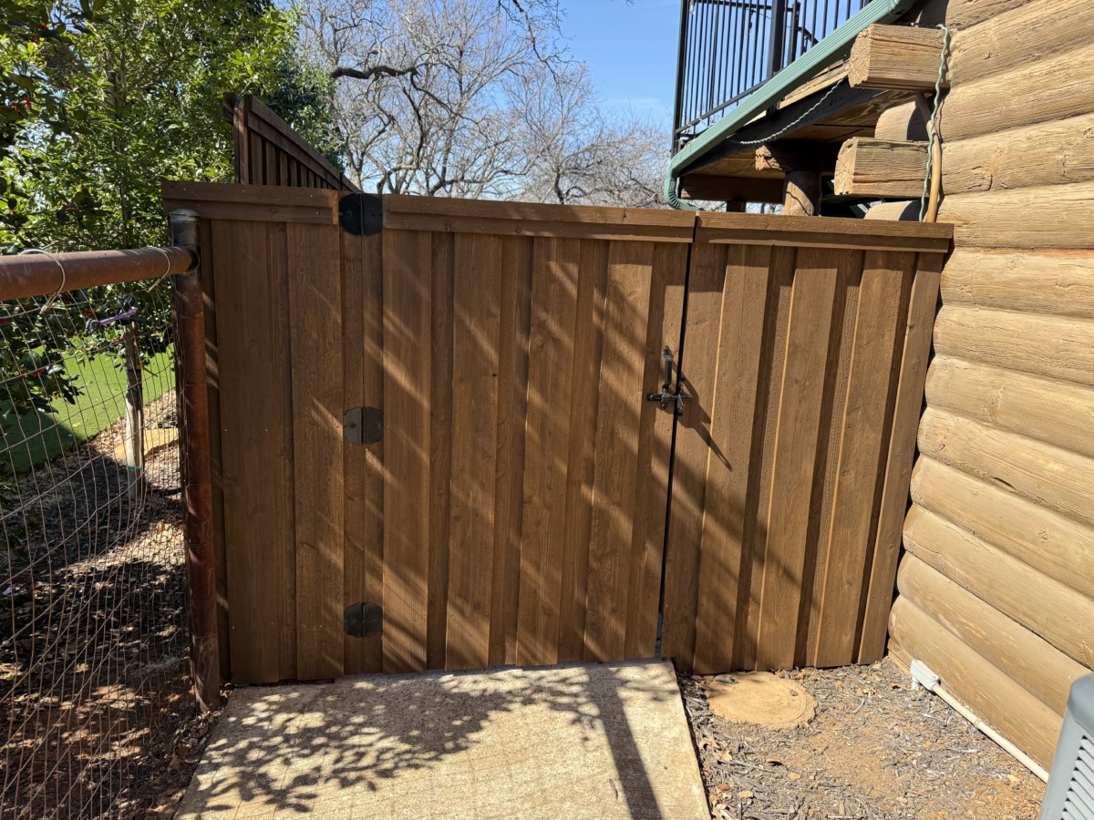 How Does a Fence Create the Perfect Backyard Retreat?